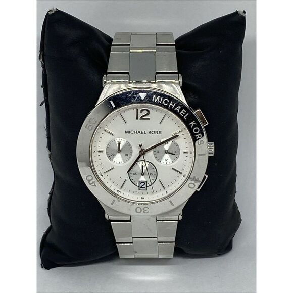 Michael Kors Wyatt MK5932 Women's Silver Stainless Steel Analog Dial Watch VK15 - Picture 1 of 12